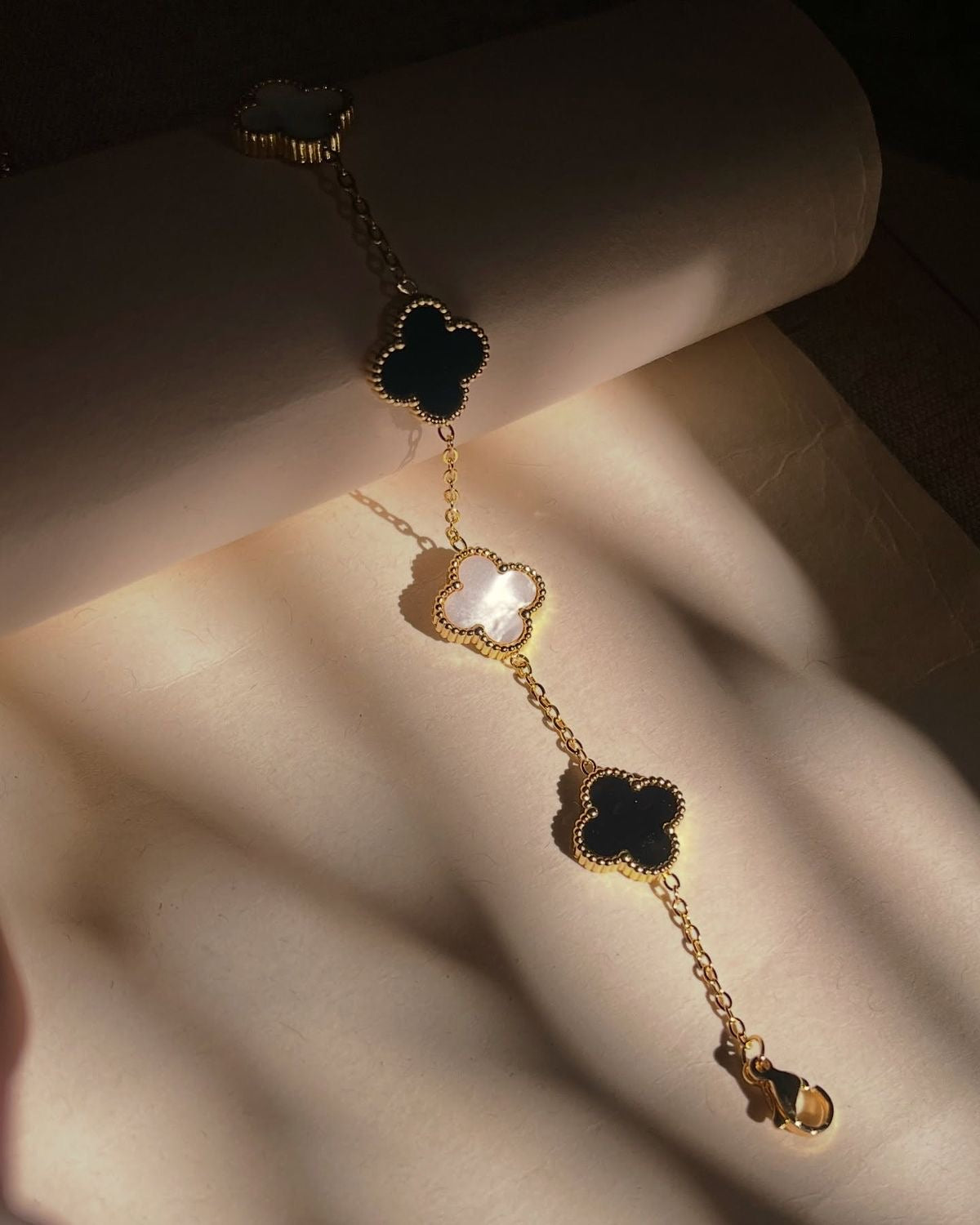 Four Leaf Multicolour White/Black Clover Bracelet