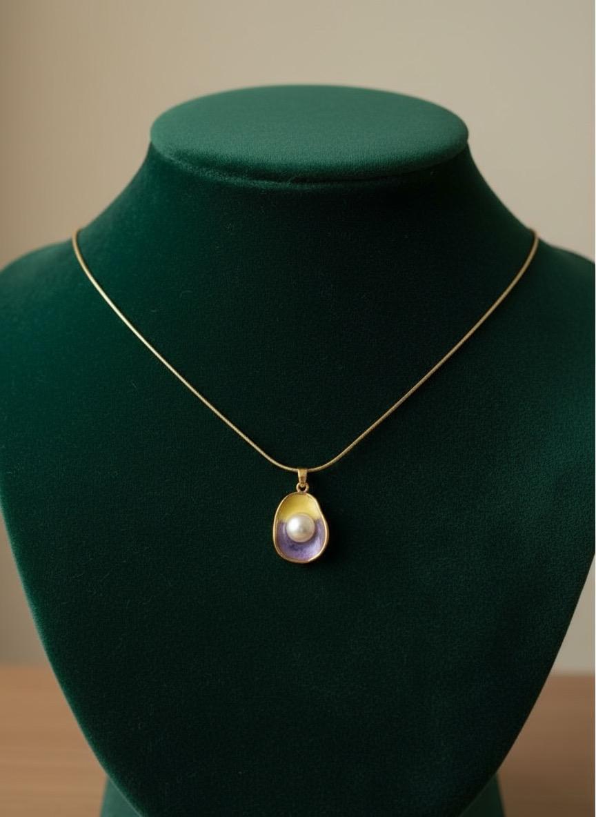Pearl Shell Enamel Pendent Necklace
