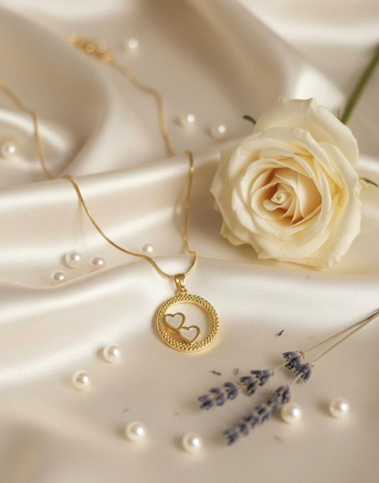 Golden Capturing Hearts Pendant Chain