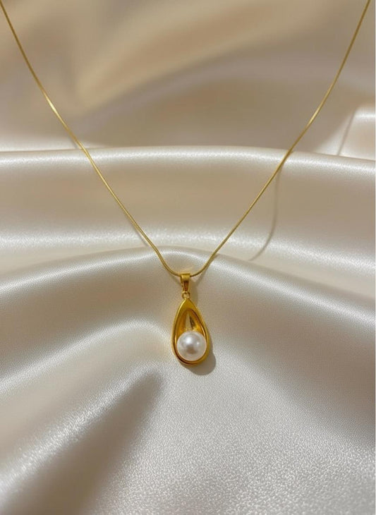 Gold Plated Pearl and Shell Necklace