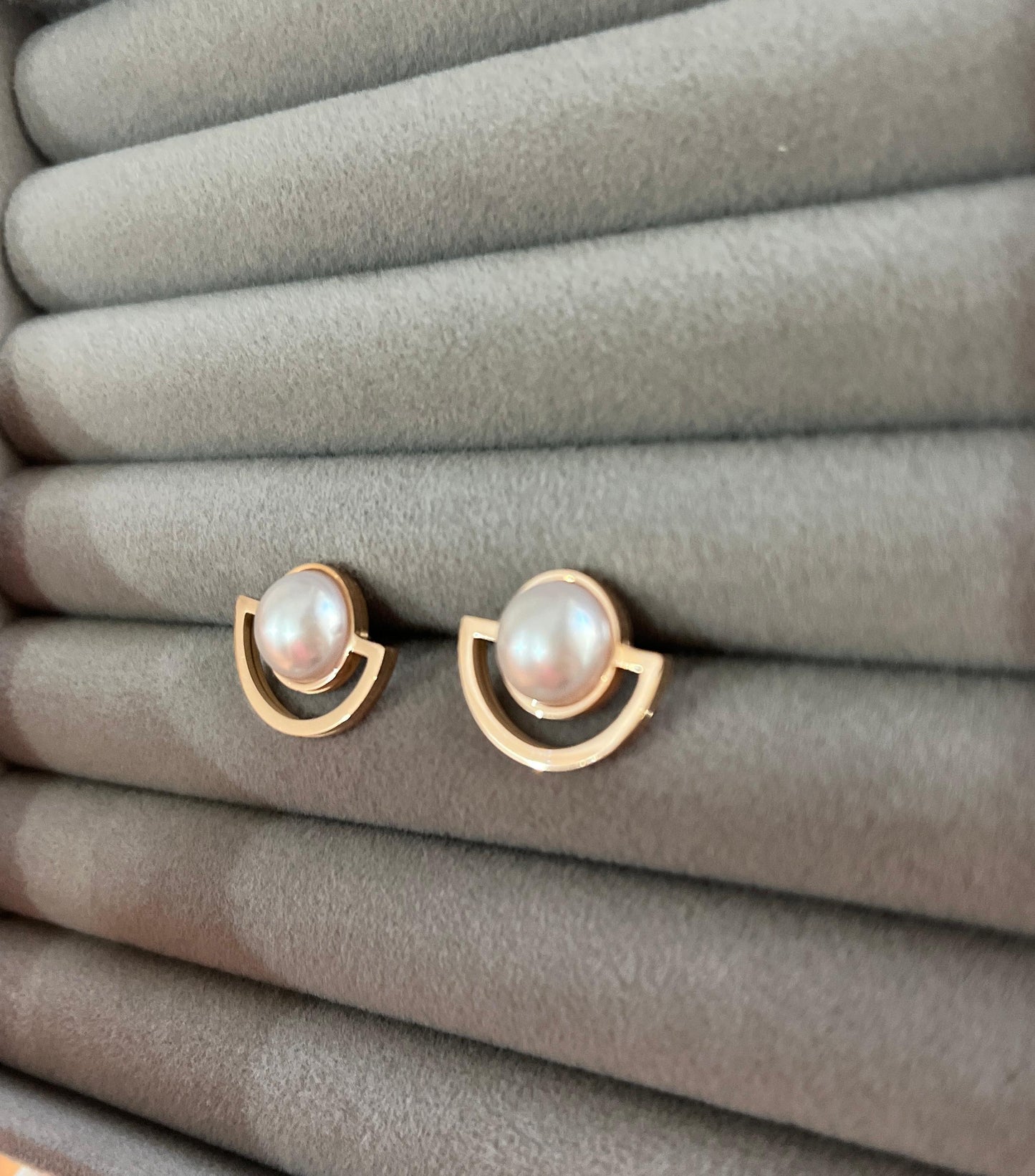 Pretty Pearl Rose Gold Stud Earrings