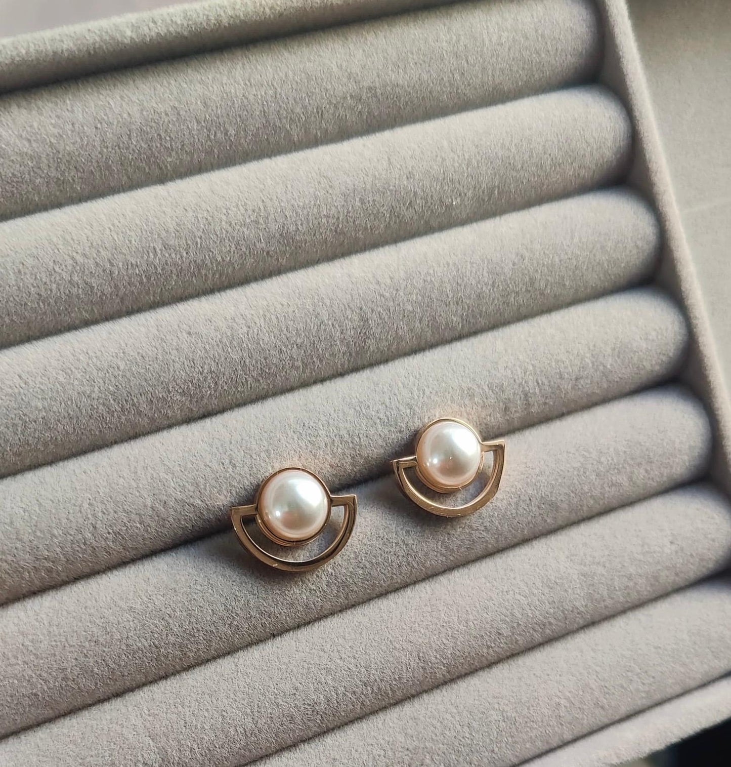 Pretty Pearl Rose Gold Stud Earrings