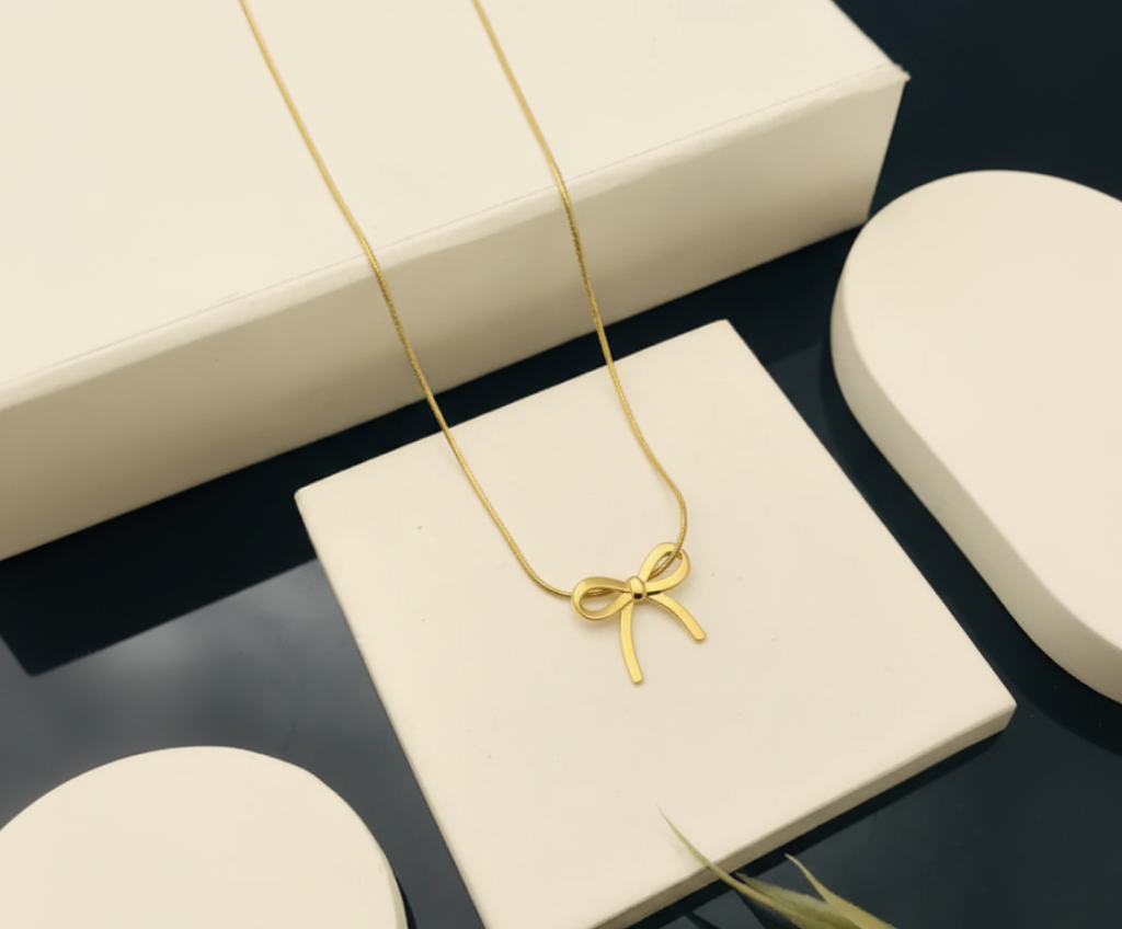 Thick Bow Necklace