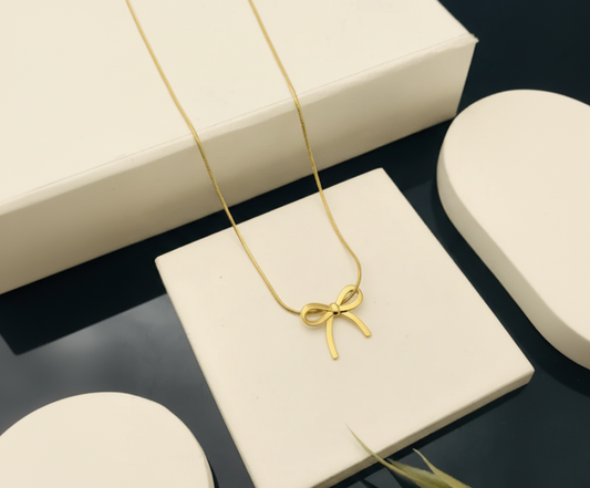 Thick Bow Necklace